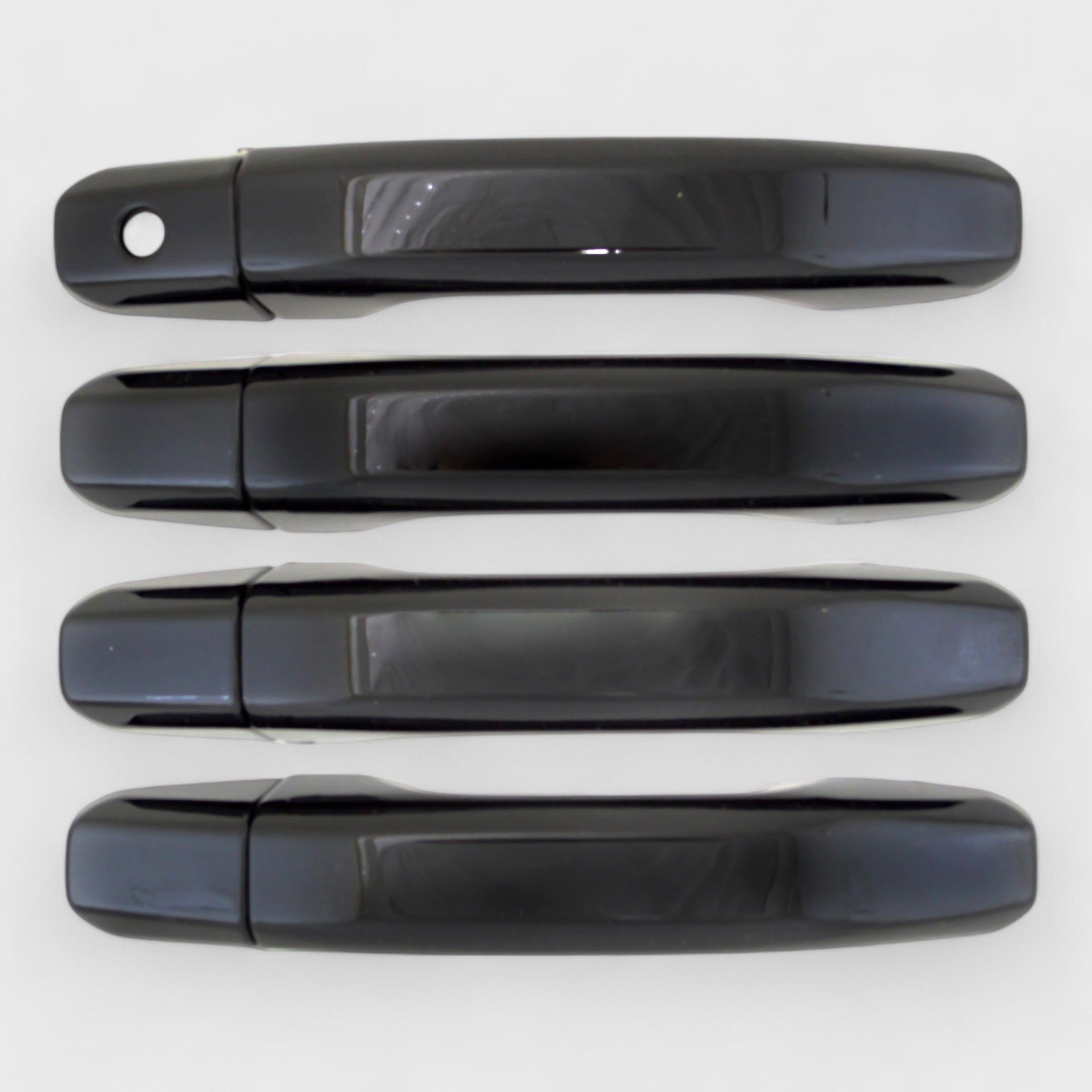 19-26 Chevrolet Silverado 1500/Silverado 3500 HD/Silverado 2500 HD, 21-26 Chevrolet Suburban/Tahoe, 23-26 Chevrolet Colorado, 24-26 Chevrolet Silverado EV, 19-26 GMC Sierra 3500 HD/Sierra 2500 HD/Sierra 1500, 21-26 GMC Yukon/Yukon XL, 23-26 GMC Canyon, 24-26 GMC Sierra EV/Hummer EV SUV, 22-26 GMC Hummer EV Pickup No Smart Key 8 Piece Gloss Black Snap-on W/Tape Patented Door Handle Cover
